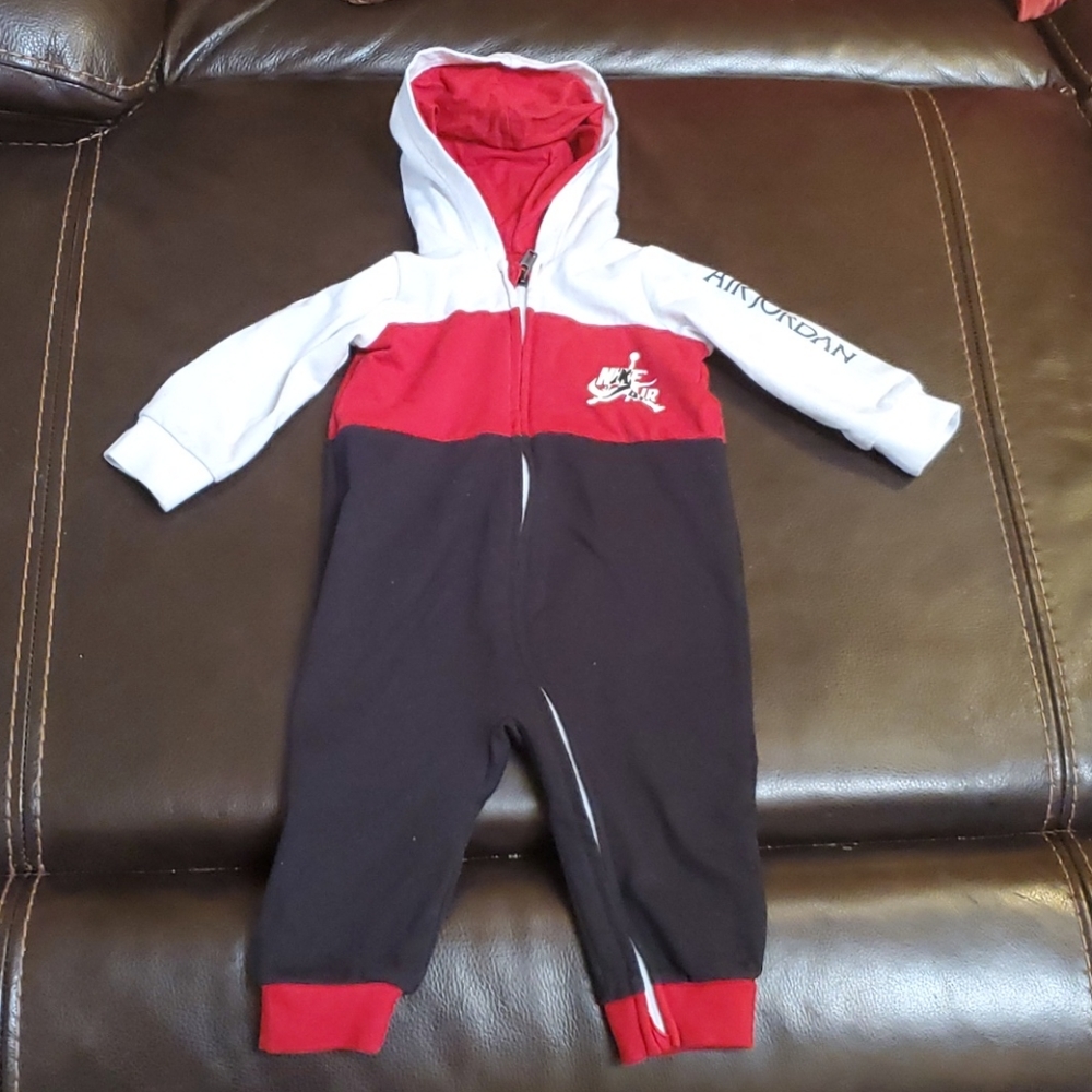 Nike Air Jordan boys jumpsuit sz 12m
